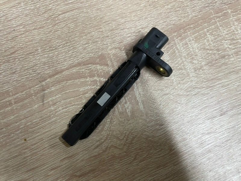 Датчик положения коленвала Audi A6 2012