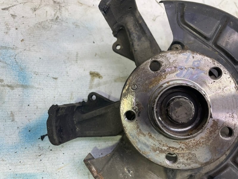 Кулак поворотный Volkswagen Jetta 2008