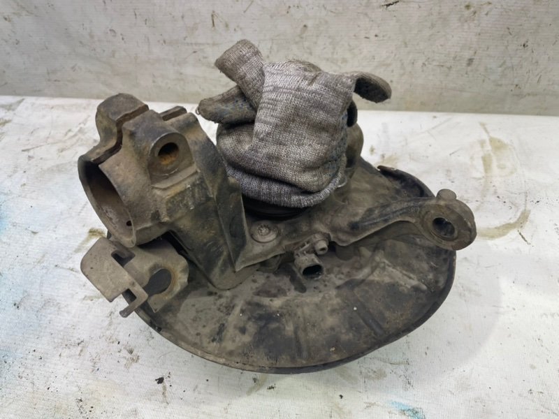 Кулак поворотный Volkswagen Jetta 2008