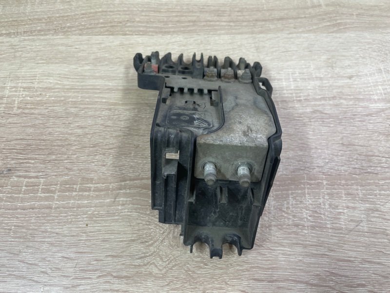 Блок предохранителей Citroen C4 2008