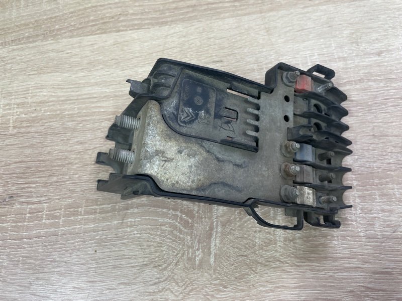 Блок предохранителей Citroen C4 2008