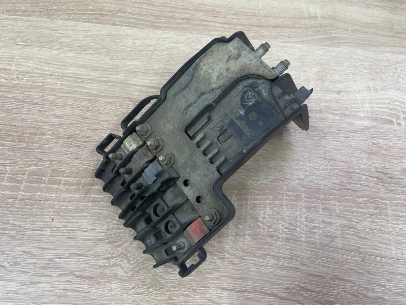 Блок предохранителей Citroen C4 2008