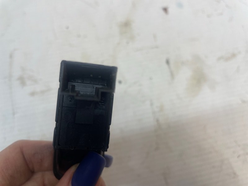 Кнопка открывания багажника Volkswagen Polo 2020