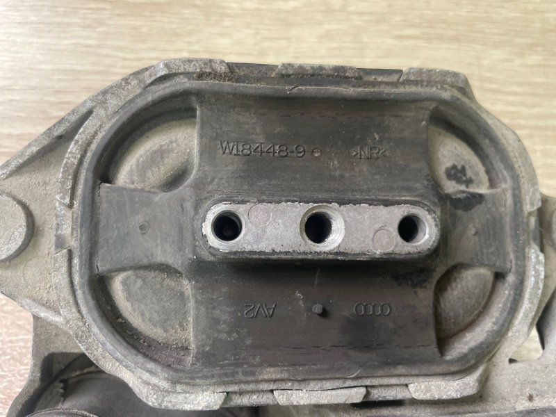 Подушка Audi A6 2012