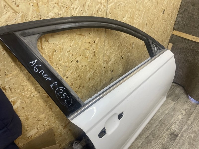 Дверь Audi A6 2012