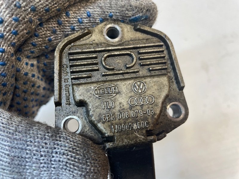 Датчик уровня масла Volkswagen Jetta 2008