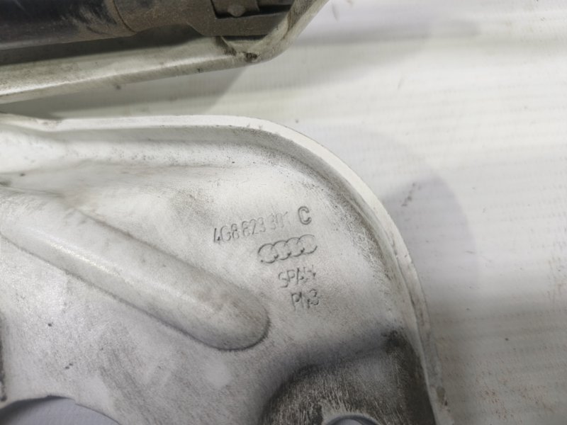 Петля капота Audi A6 2012