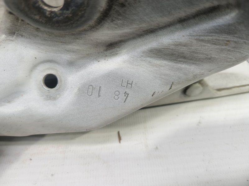 Петля капота Audi A6 2012