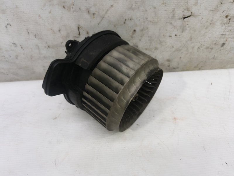 Моторчик печки Audi A6 2012