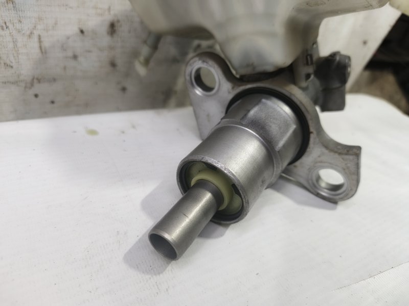 Главный тормозной цилиндр Audi A6 2012