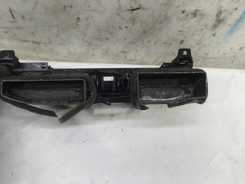 Дефлектор воздушный Audi A6 2012