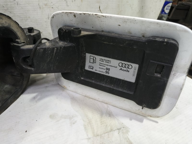 Лючок бензобака Audi A6 2012