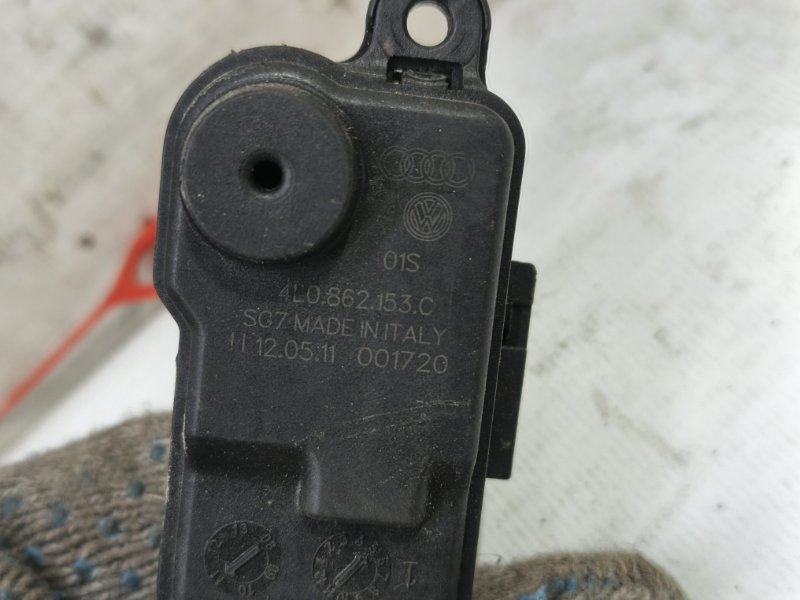 Активатор лючка бензобака Audi A6 2012