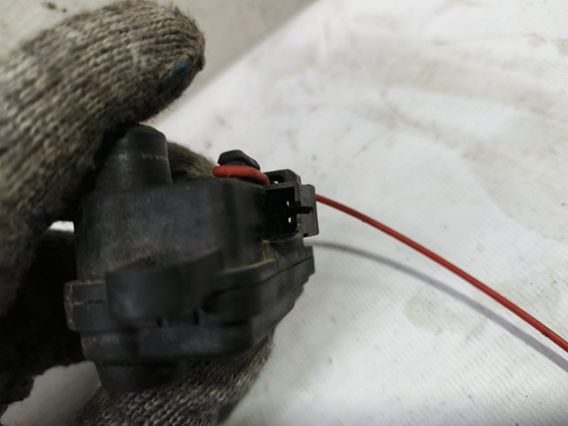 Активатор лючка бензобака Audi A6 2012