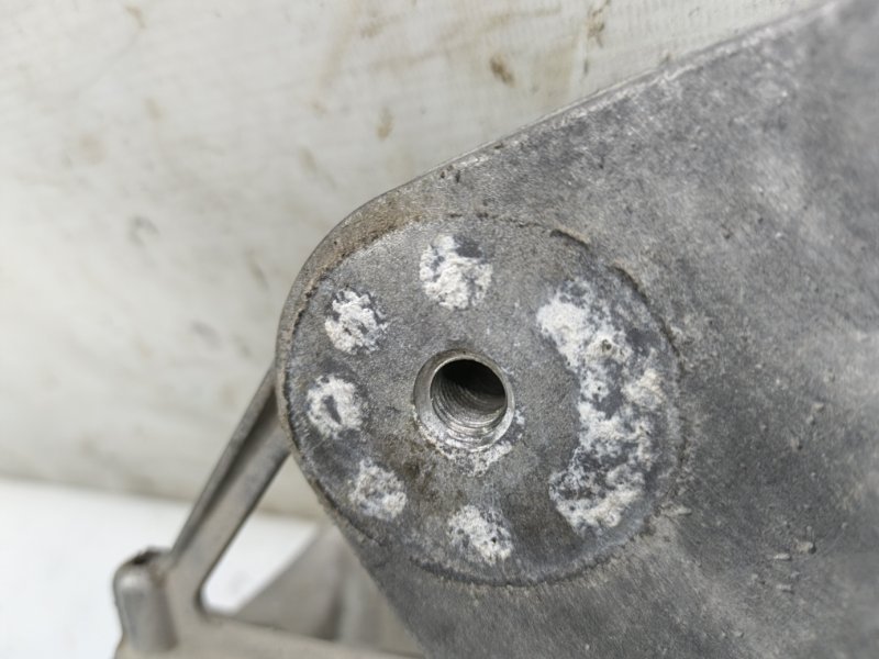 Кронштейн редуктора Audi A6 2012