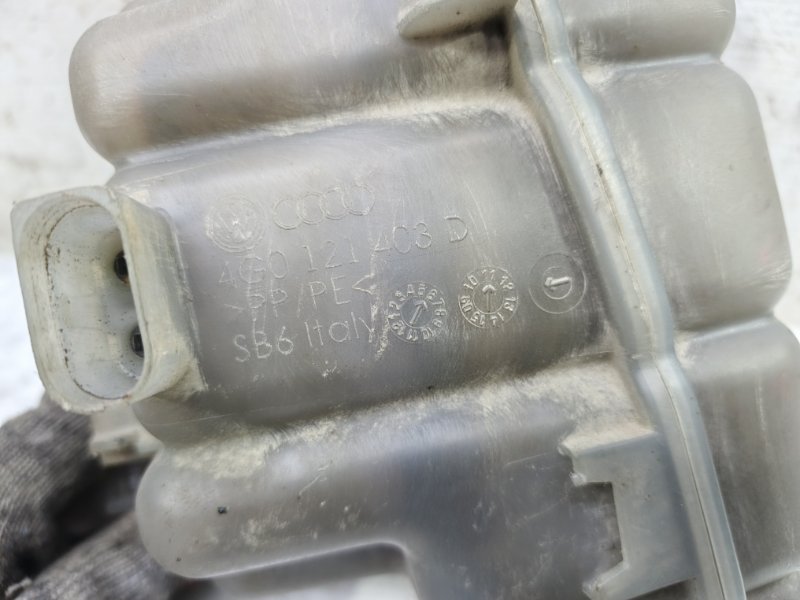 Бачок расширительный Audi A6 2012