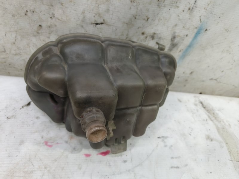 Бачок расширительный Audi A6 2012