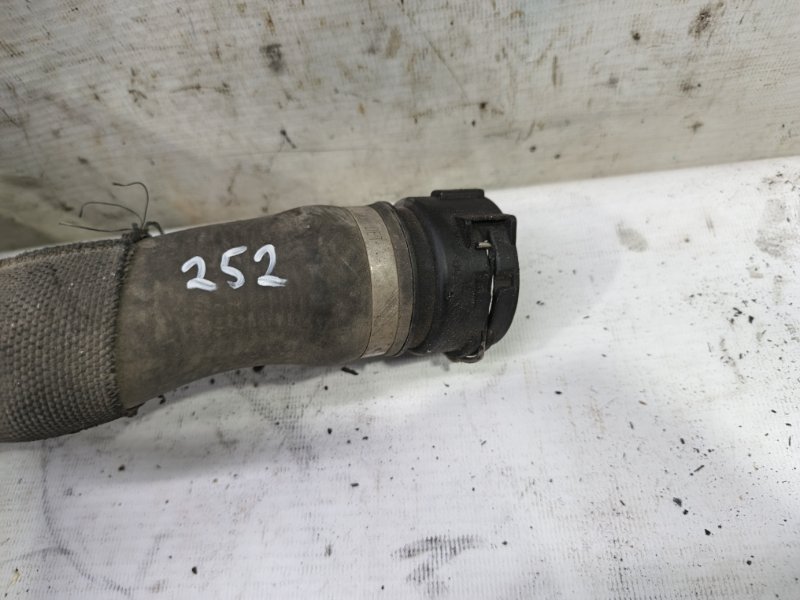 Патрубок радиатора Audi A6 2012