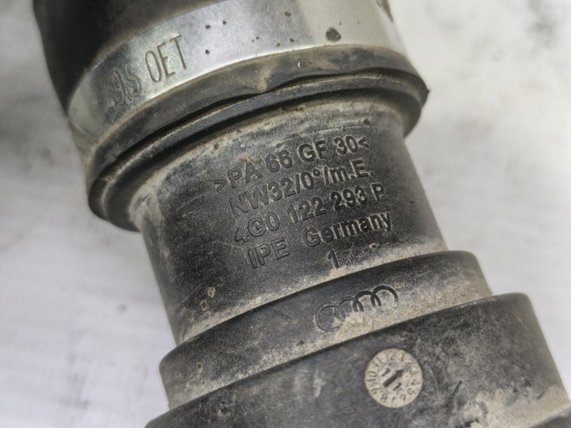 Патрубок радиатора Audi A6 2012