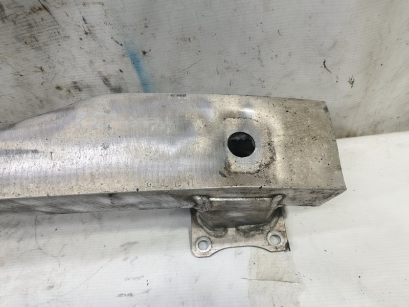 Усилитель бампера Audi A6 2012