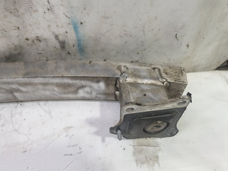 Усилитель бампера Audi A6 2012