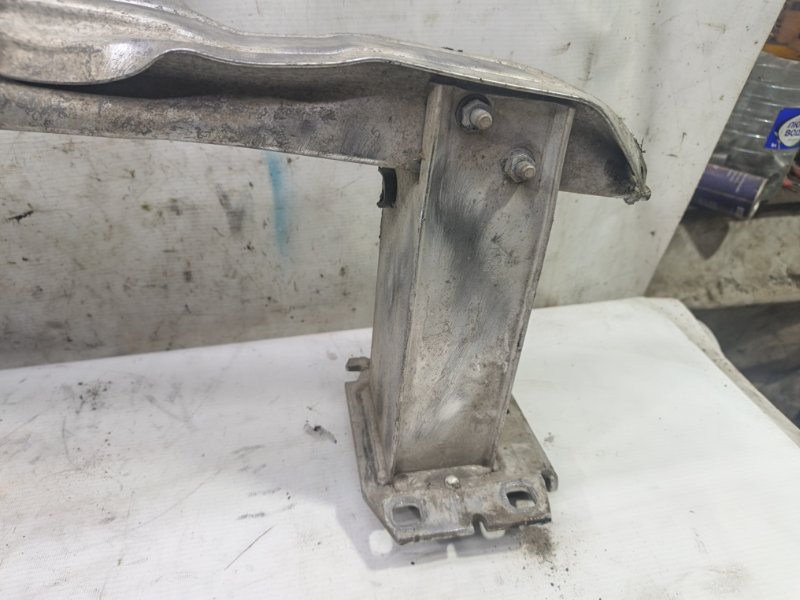 Усилитель бампера Audi A6 2012