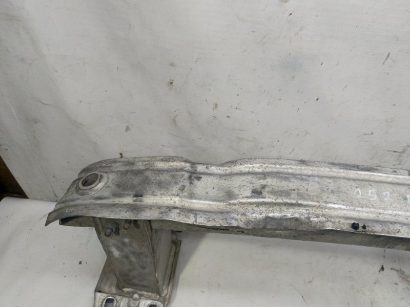 Усилитель бампера Audi A6 2012