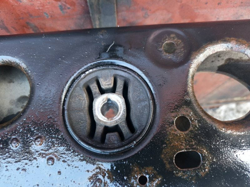 Балка Audi A6 2012