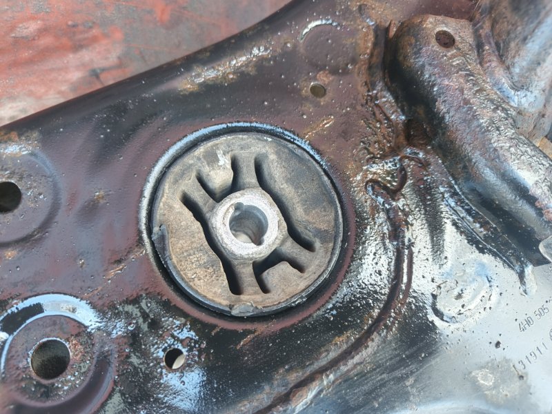 Балка Audi A6 2012