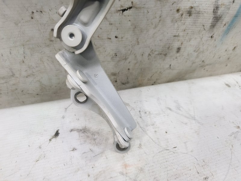 Петля багажника Audi A6 2012