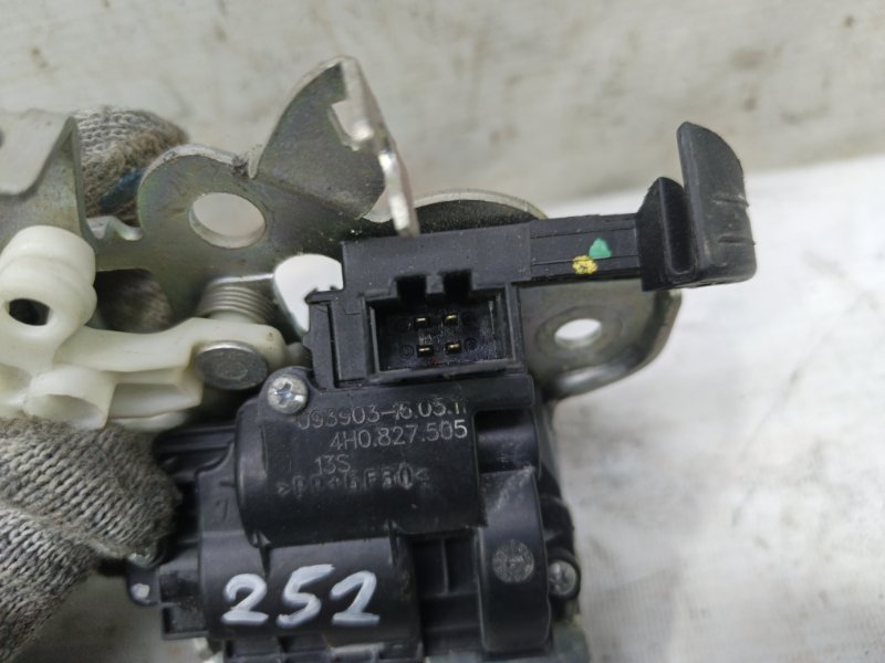 Замок багажника Audi A6 2012