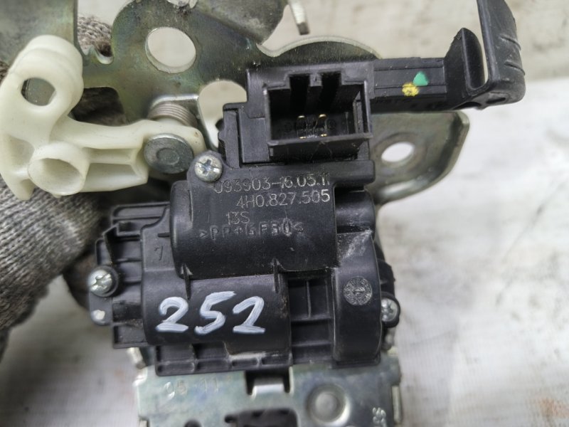 Замок багажника Audi A6 2012