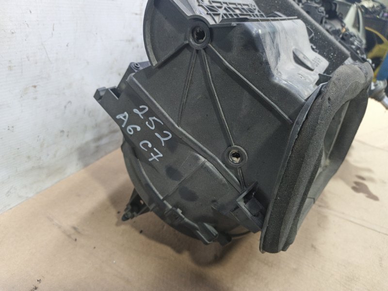 Корпус отопителя Audi A6 2012