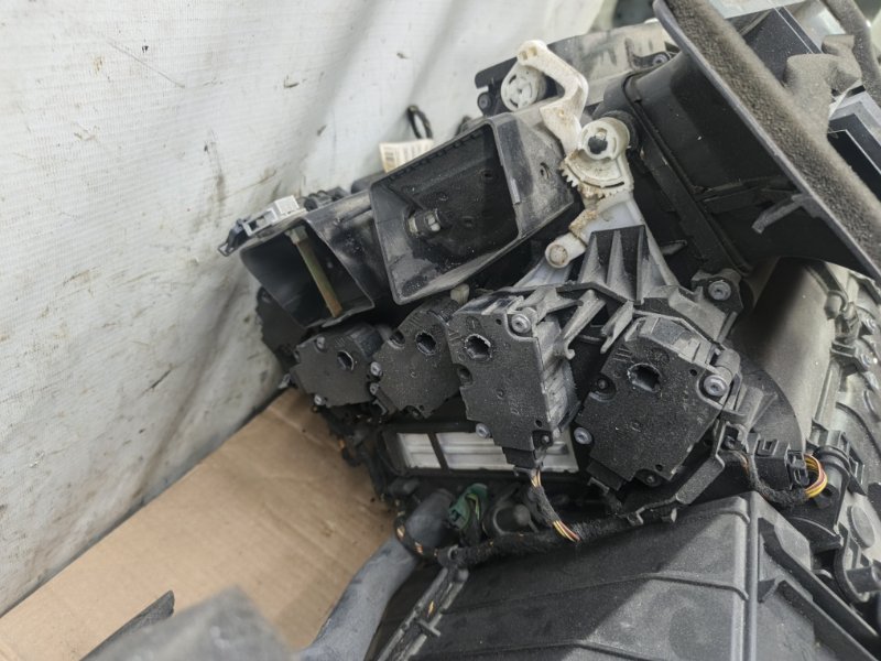 Корпус отопителя Audi A6 2012