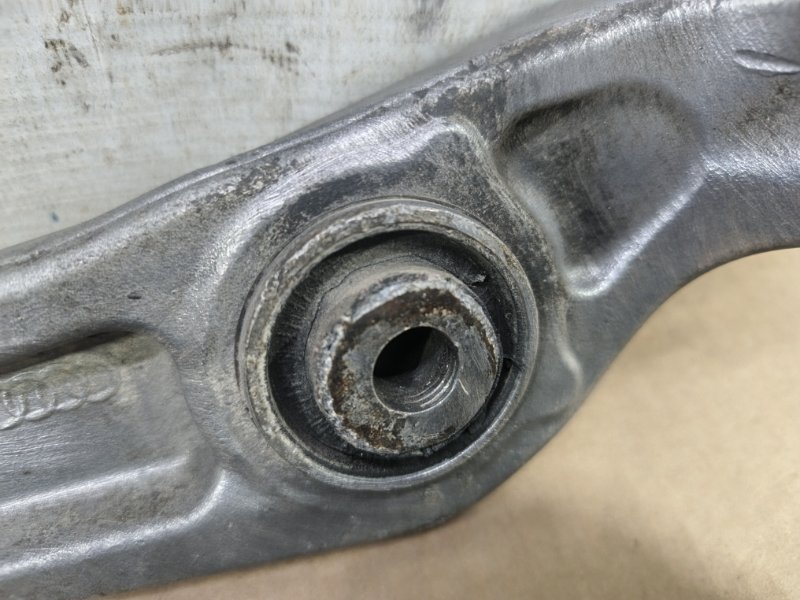 Рычаг Audi A6 2012