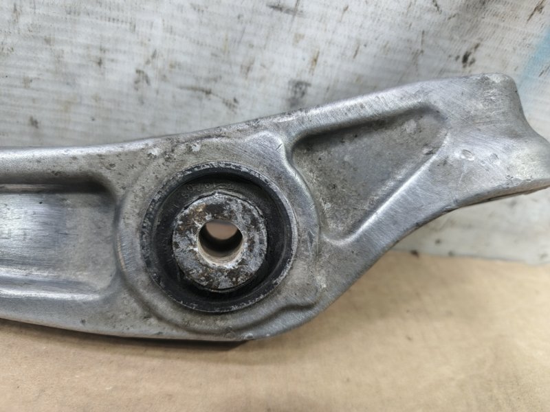 Рычаг Audi A6 2012