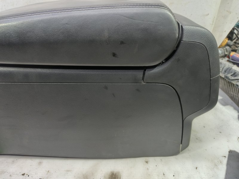 Подлокотник Audi A6 2012