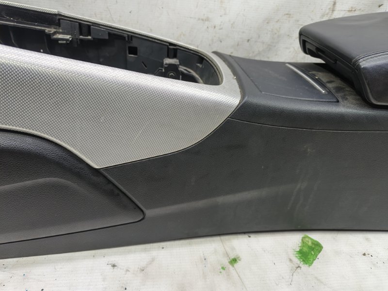 Подлокотник Audi A6 2012