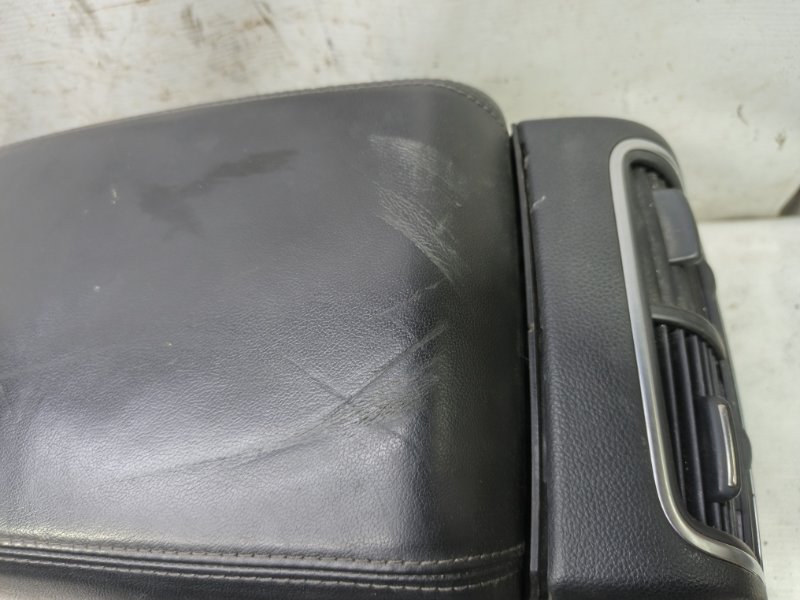 Подлокотник Audi A6 2012