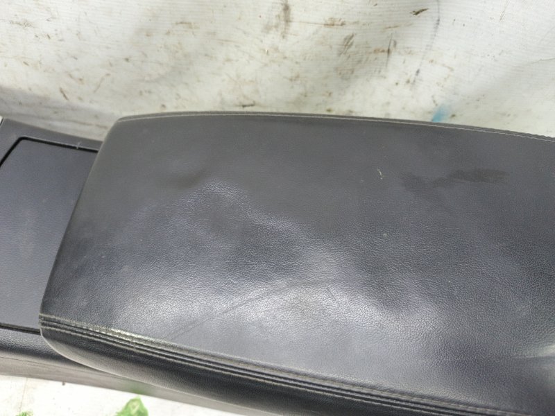 Подлокотник Audi A6 2012