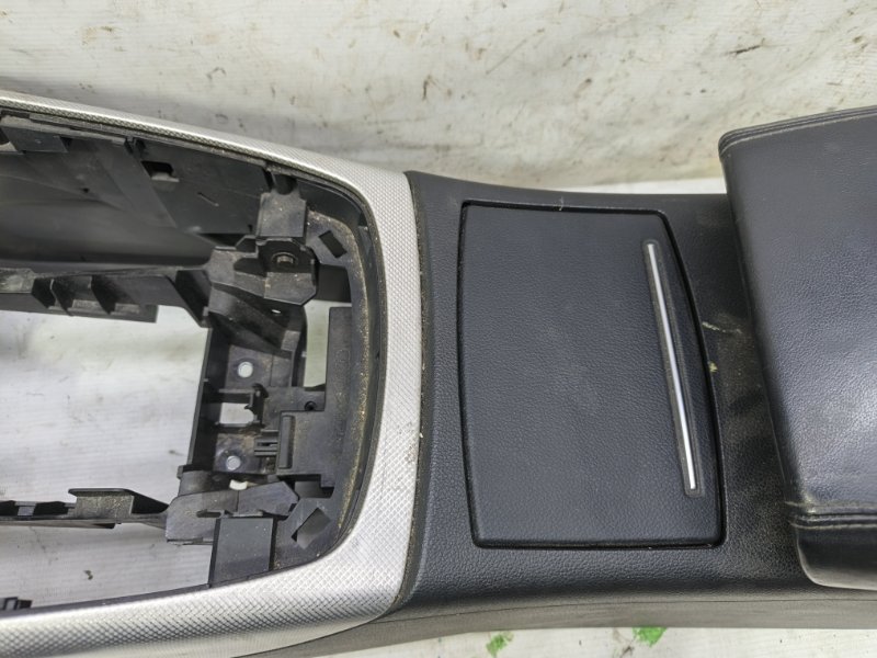 Подлокотник Audi A6 2012