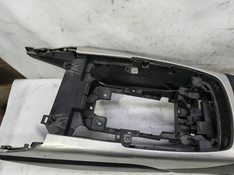 Подлокотник Audi A6 2012