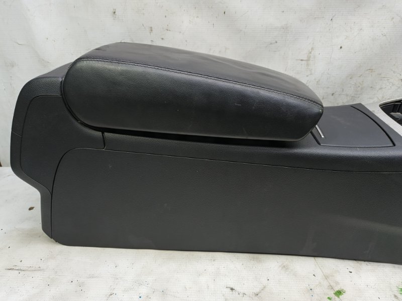 Подлокотник Audi A6 2012