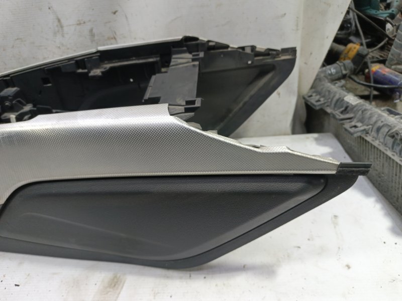 Подлокотник Audi A6 2012