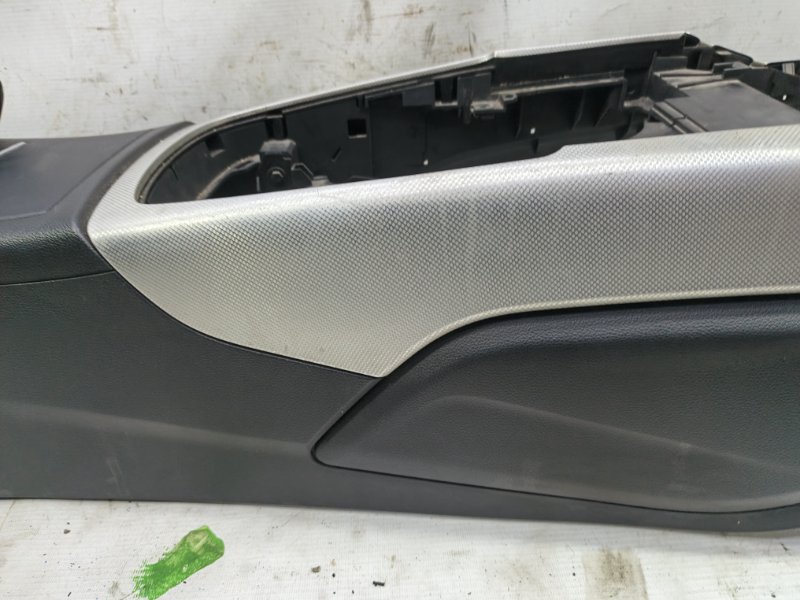 Подлокотник Audi A6 2012