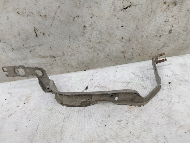 Кронштейн крыла Audi A6 2012