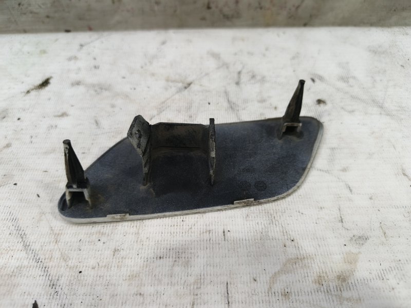 Заглушка форсунки омывателя Audi A6 2012