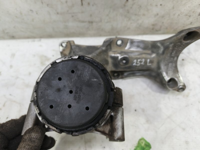 Подушка двигателя Audi A6 2012