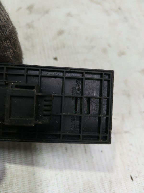 Блок управления стеклоподъемниками Audi A6 2012