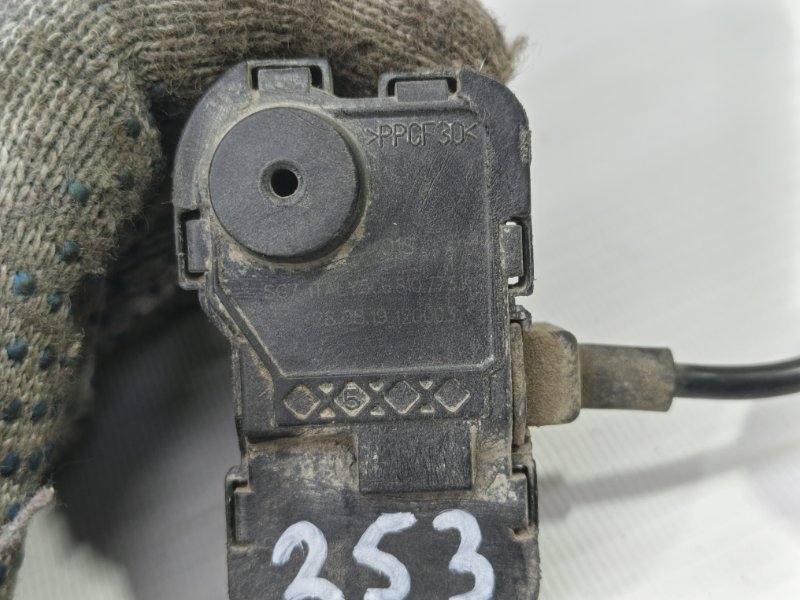 Активатор лючка бензобака Volkswagen Polo 2020